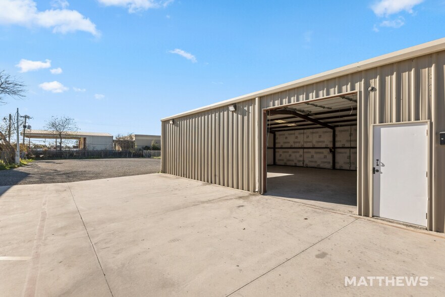 More Photos Of 112 Commercial Pl, Schertz Warehouse For Lease