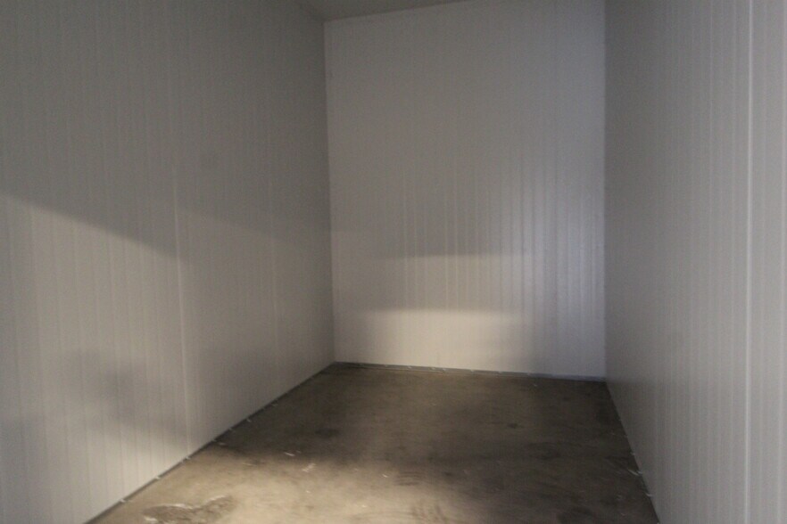 More Photos Of 6441 19th St E, Sarasota Warehouse For Lease