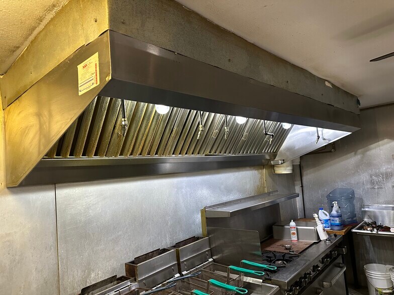 More Photos Of 806 E Gravis St, San Diego Freestanding For Sale