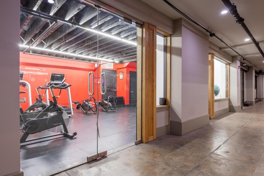 More Photos Of 1463 Market St, Chattanooga Storefront Retail Office For Lease