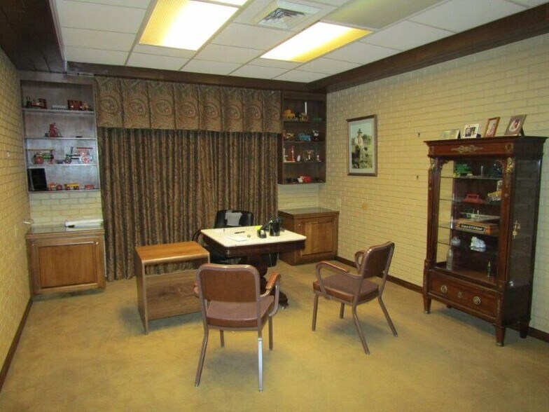 More Photos Of 301 Julia St, New Iberia Office For Lease