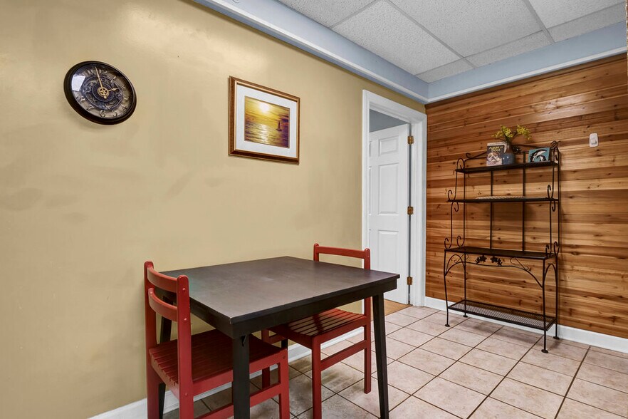 More Photos Of 2020 Princess Place Dr, Wilmington Freestanding For Sale