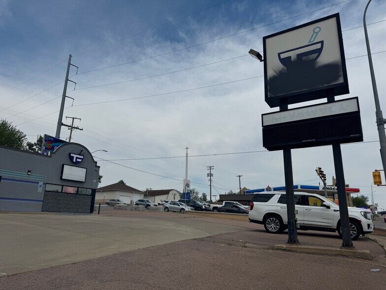 More Photos Of 1120 E 10th St, Sioux Falls Flex For Sale