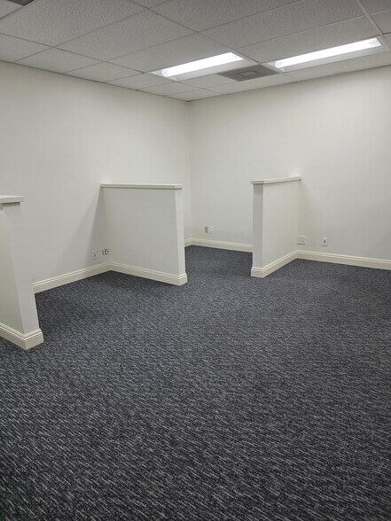 More Photos Of 22148 Sherman Way, Canoga Park Office For Lease