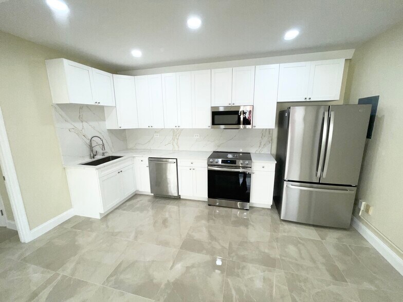 More Photos Of 1155 NE Cleveland St, Clearwater Office Residential For Lease