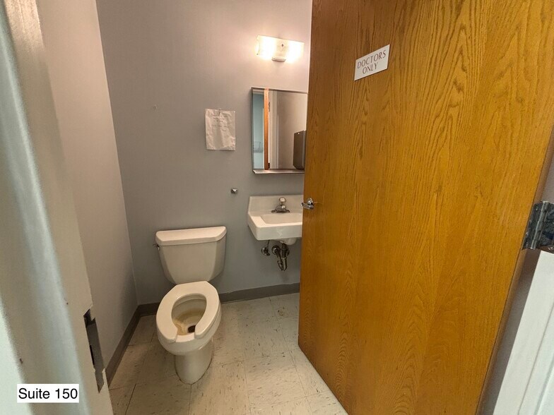 More Photos Of 14100 Fivay Rd, Hudson Medical For Lease