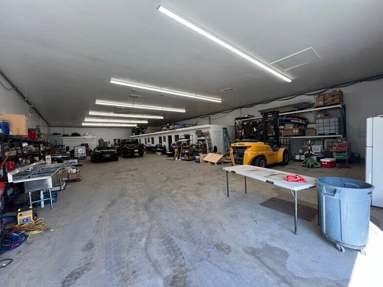 More Photos Of 426 Rose Garden Dr, McKinney Warehouse For Lease