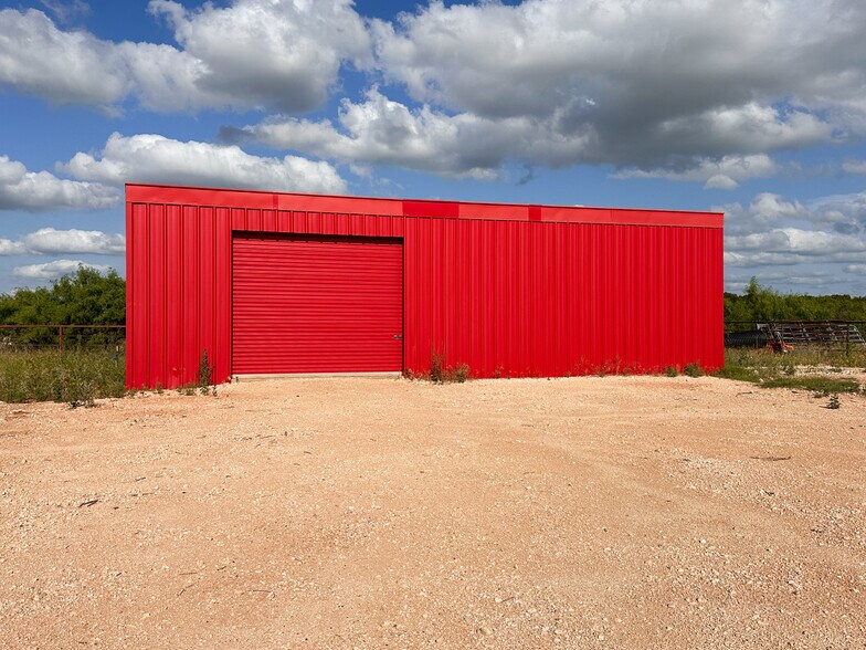 More Photos Of 3567 HWY 84 Hwy, Tuscola Warehouse For Lease