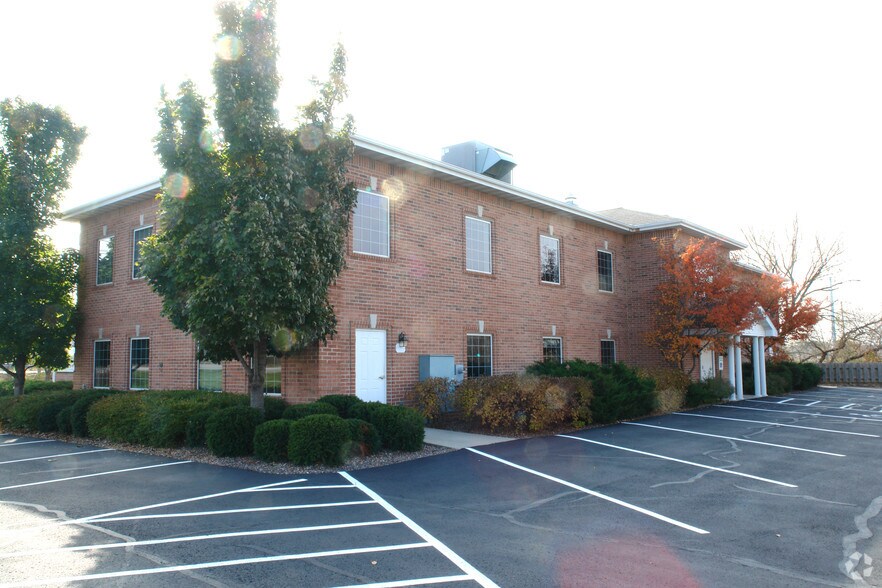 More Photos Of 677 Baeten Rd, Green Bay Office For Lease