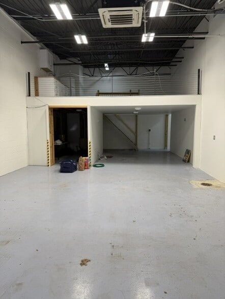 More Photos Of 108 Clematis Ave, Waltham Unknown For Lease