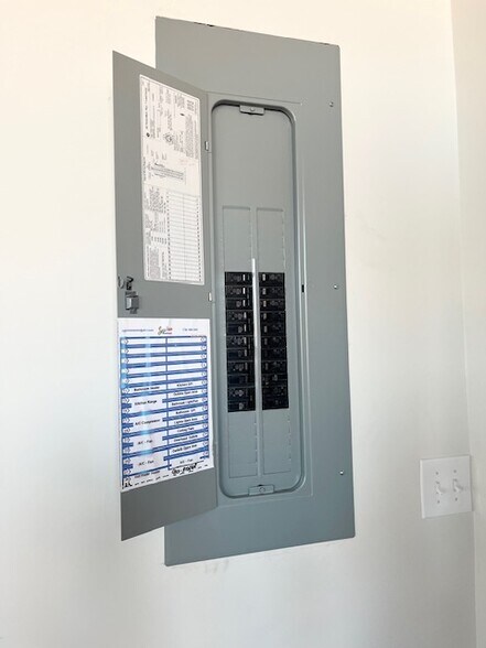 More Photos Of 405-407 Gates Ave, Brooklyn Loft Creative Space For Lease