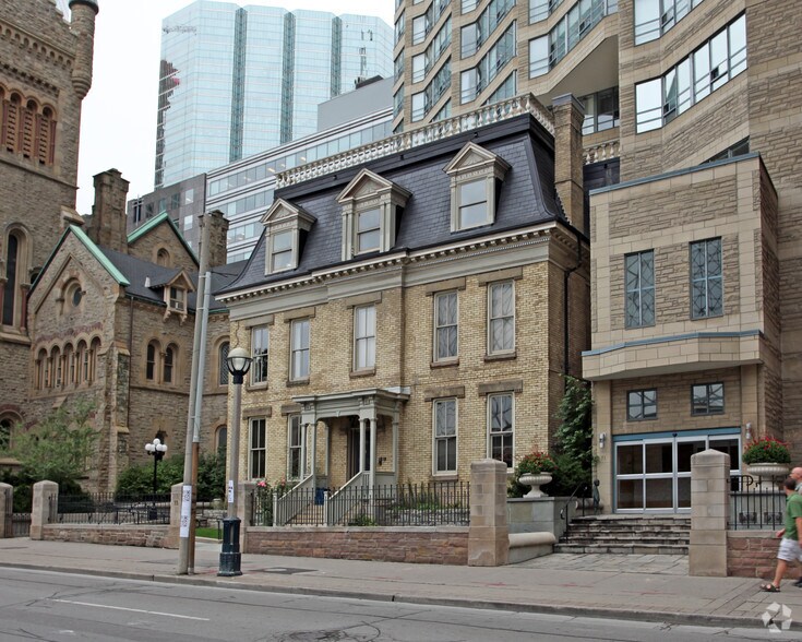 More Photos Of 73 Simcoe St, Toronto Office For Lease