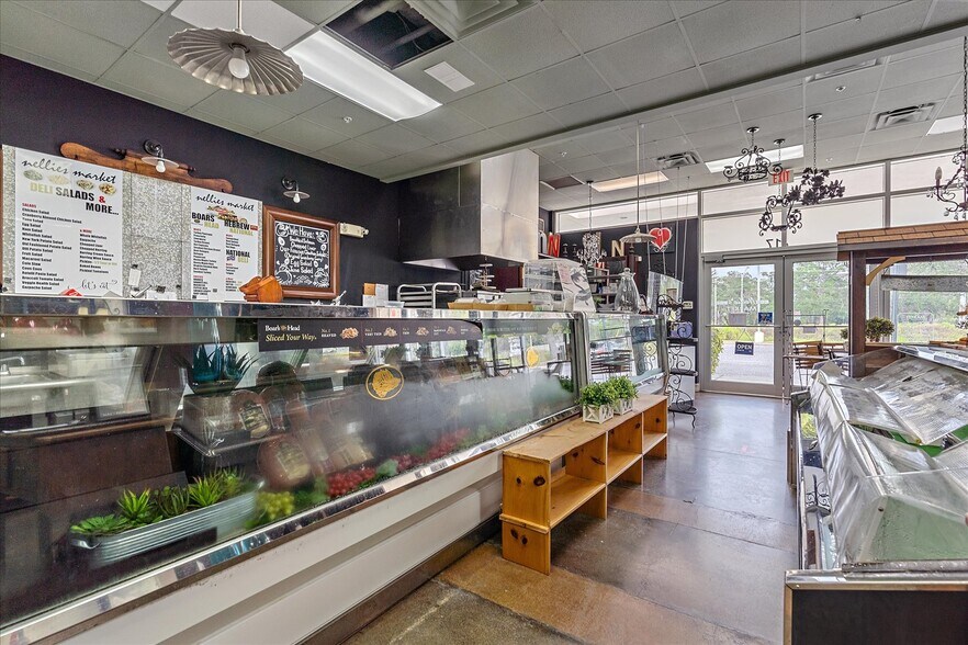 More Photos Of 15 S Beneva Rd, Sarasota Restaurant For Lease