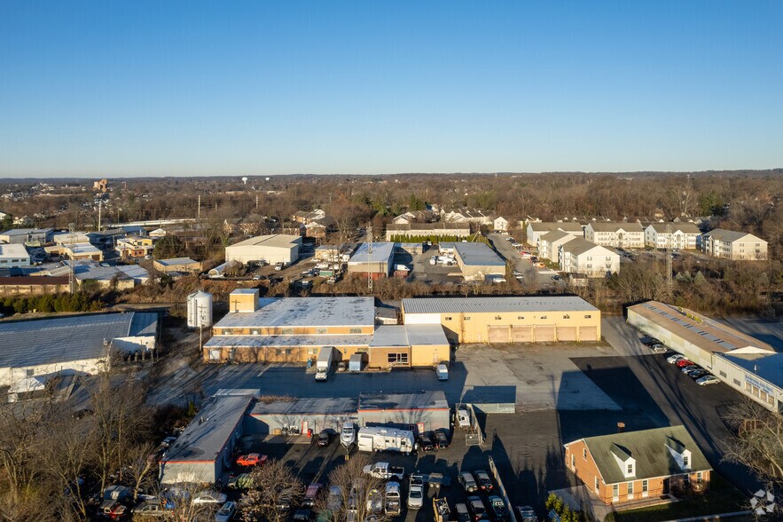 More Photos Of 2006 Rodman Rd, Elsmere Warehouse For Lease