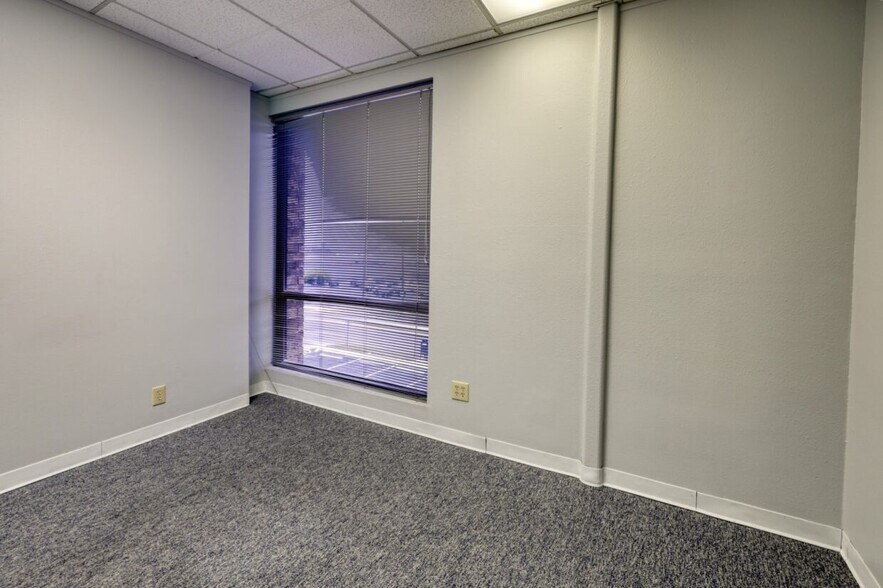 More Photos Of 2929 Mossrock Dr, San Antonio Office For Lease