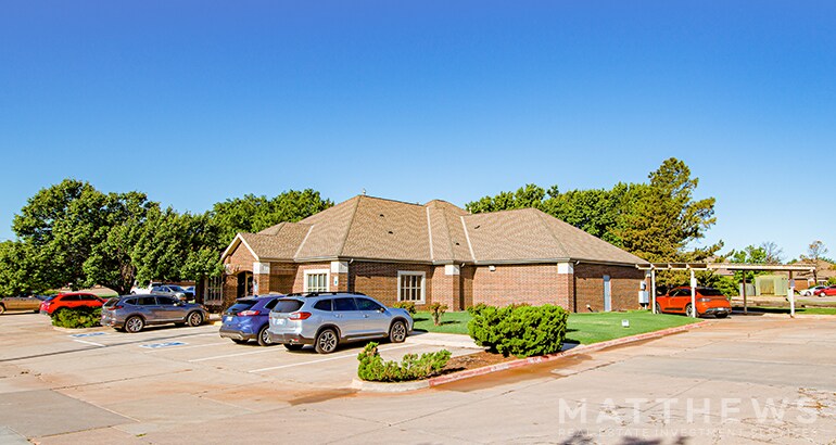 More Photos Of 12318 Saint Andrews Dr, Oklahoma City Medical For Sale