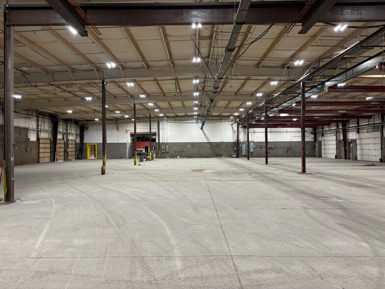 More Photos Of 800 Weston Ave, Kendallville Manufacturing For Lease
