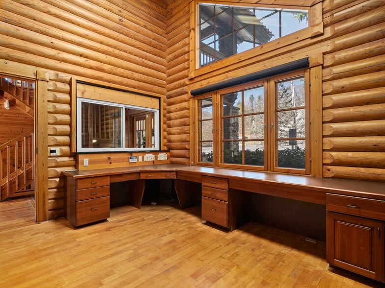 More Photos Of 1482 Russ Ave, Waynesville Office For Lease