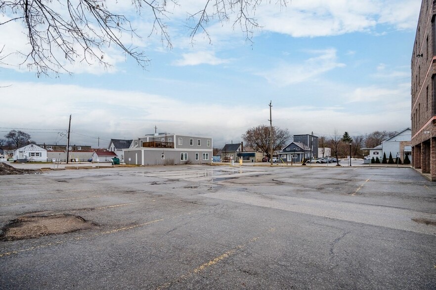 More Photos Of 100 Colborne St, Orillia Medical For Sale