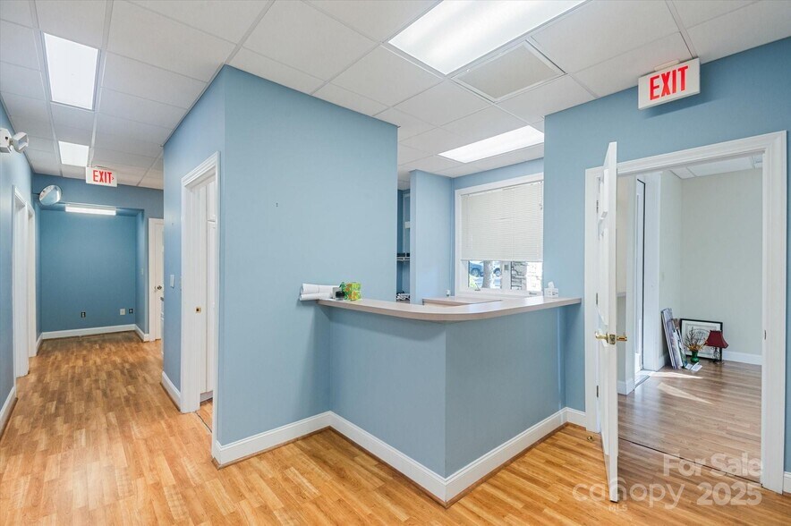 More Photos Of 5 Park Pl W, Brevard Medical For Sale