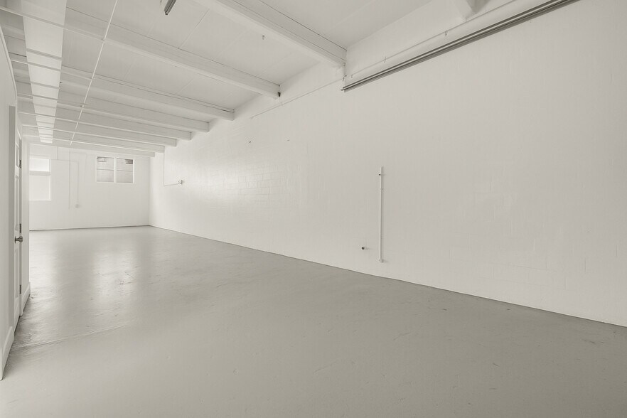 More Photos Of 2320-2326 NW 7th Ct, Miami Warehouse For Lease