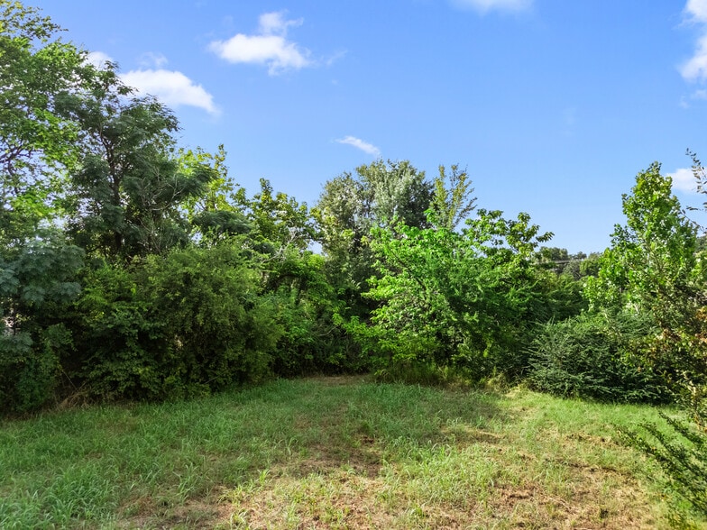 More Photos Of 918 Front St, Tyler Land For Sale