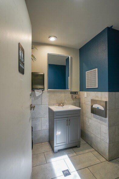 More Photos Of 2825 E Tahquitz Canyon Way, Palm Springs Medical For Sale