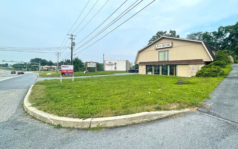 More Photos Of 550 N Mountain Rd, Harrisburg Freestanding For Lease