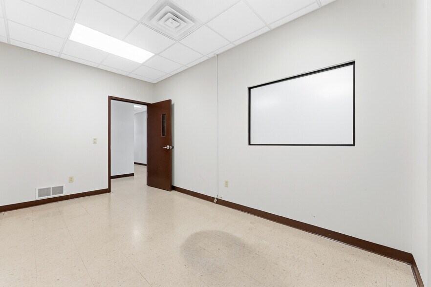 More Photos Of 161 Adena Ln, Clarksburg Office For Lease