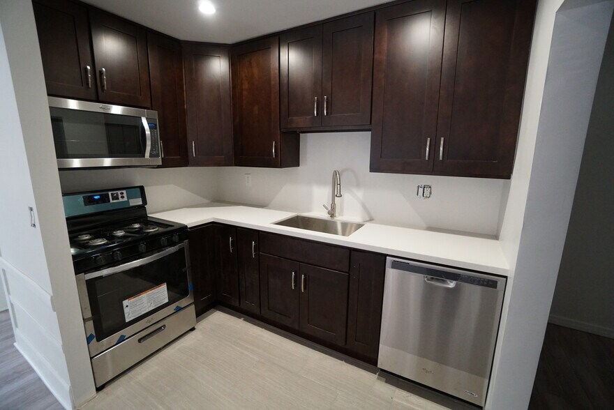 More Photos Of 6043-6053 Selma Ave, Los Angeles Apartments For Sale