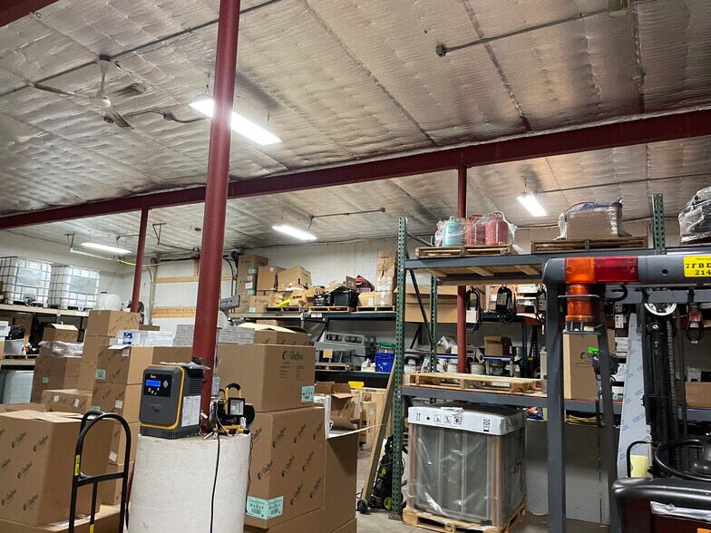 More Photos Of N91W17174 Appleton Ave, Menomonee Falls Showroom For Sale