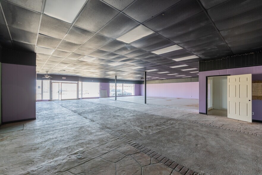 More Photos Of 221 N Cleveland Ave, Cushing Department Store For Sale