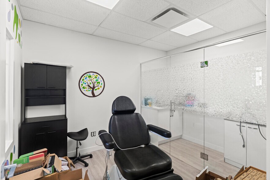 More Photos Of 10960 42 St NE, Calgary Storefront For Sale