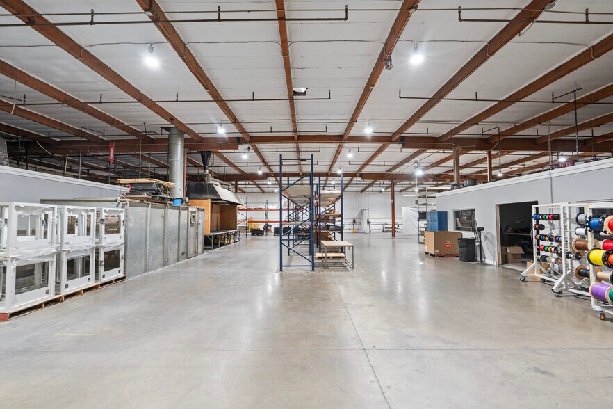 More Photos Of 400 W Gardena Blvd, Gardena Warehouse For Lease