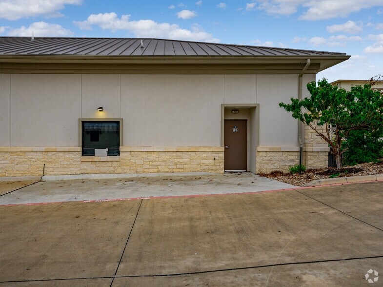 More Photos Of 2003 Rogers Rd, San Antonio Medical For Sale