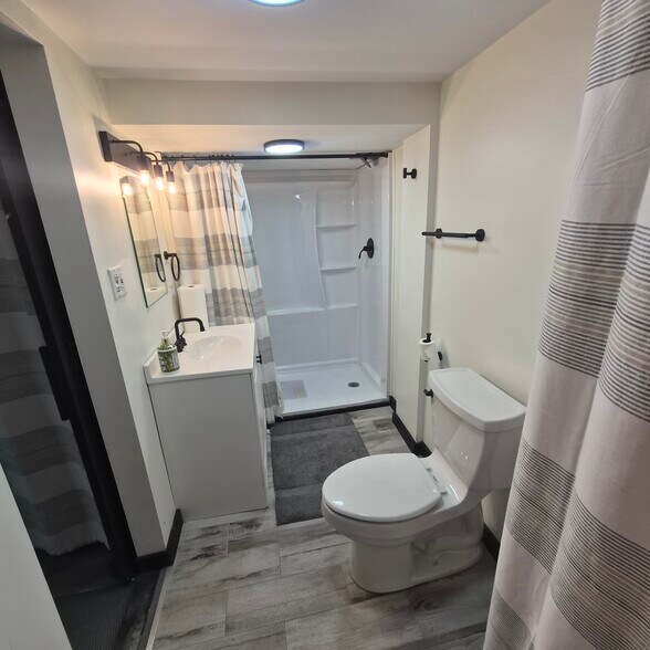 More Photos Of 32300 Grand River Ave, Farmington Office For Lease