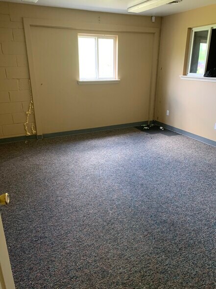 More Photos Of 9669 Highland Rd, White Lake Freestanding For Sale