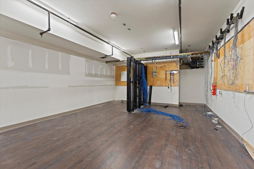 More Photos Of 736-744 Ouellette Av, Windsor Storefront For Sale