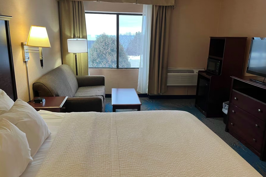 More Photos Of 2211 London Rd, Duluth Hotel For Sale