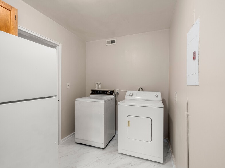 More Photos Of 615 Biltmore Ave, Asheville Apartments For Sale