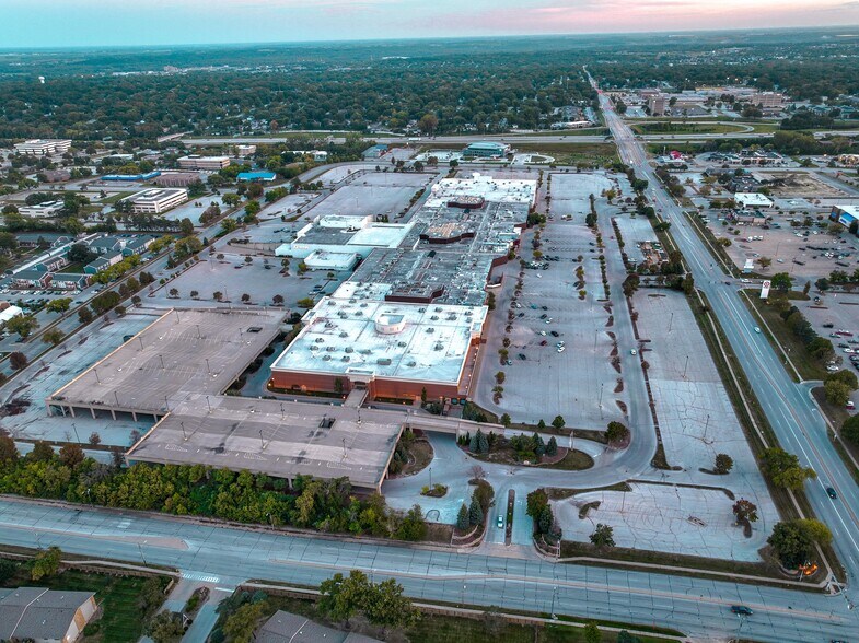 More Photos Of 1551 Valley West Dr, West Des Moines General Retail For Sale