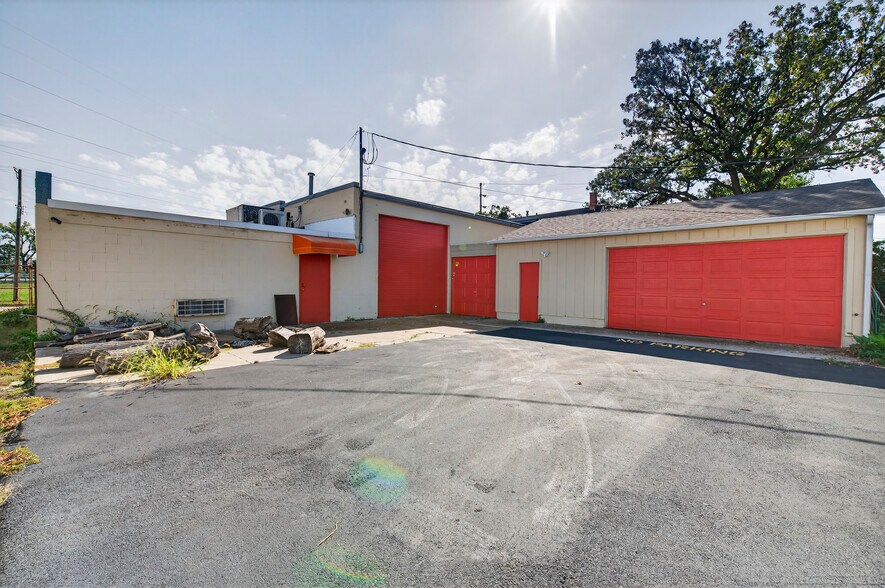 More Photos Of 8708 N 28th Ave, Omaha Light Manufacturing For Sale