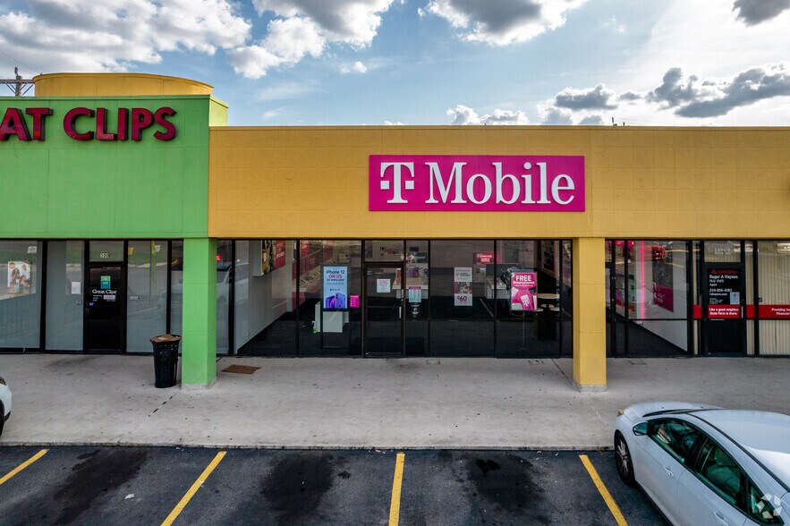 More Photos Of 13909 Nacogdoches Rd, San Antonio Unknown For Lease