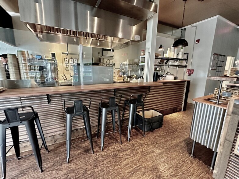 More Photos Of 3 Strickland Rd, Cos Cob Freestanding For Lease