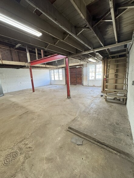 More Photos Of 1926 Howard St, Saint Joseph Industrial For Lease