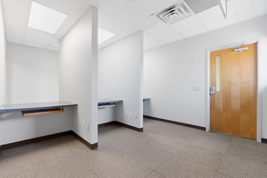 More Photos Of 1612 N Osteopathy, Kirksville Office For Sale