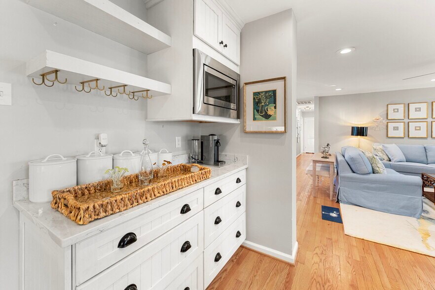 More Photos Of 97 Currell Cove Ln, White Stone Specialty For Sale
