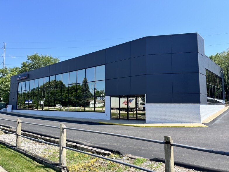 Primary Photo Of 1955 W Hamlin Rd, Rochester Hills Office For Lease