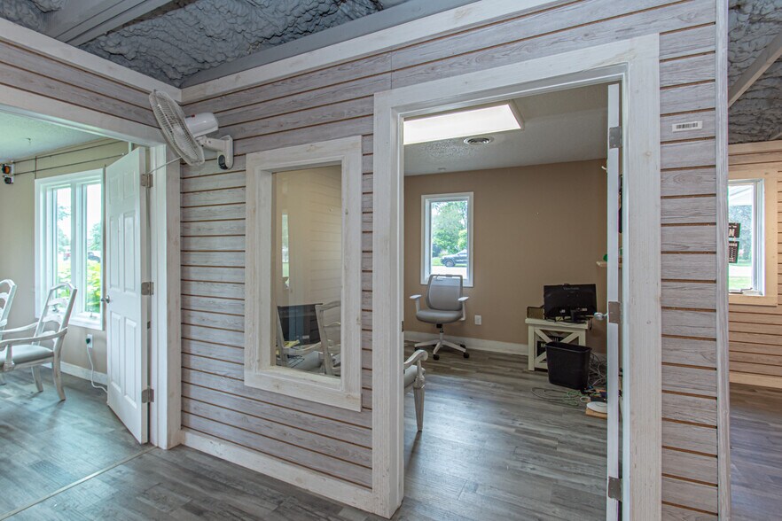 More Photos Of 1908 N Lakeman Dr, Bellbrook Storefront Retail Office For Sale
