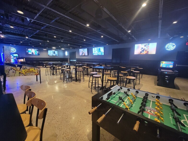 More Photos Of 909 N West Ave, Sioux Falls General Retail For Sale